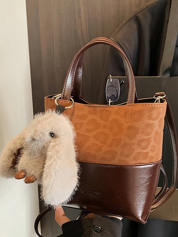Vintage Bolso de Cubo de Empalme para Mujer Gamuza Cuero Artificial Estampado de Leopardo Patchwork Bolso de Hombro Con Colgante Conejo de Peluche