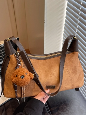 Sac à Bandoulière Femme Vintage en Cuir PU Épissage Mode Hobo Sac sous le Bras Sac Messenger Polyvalent Avec Pendentif Ours