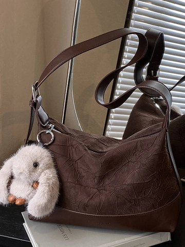 Grand Sac à Épaule Plissé en Suède PU pour Femmes Minimaliste Rétro Décontracté Sac Bandoulière Avec Pendentif en Peluche