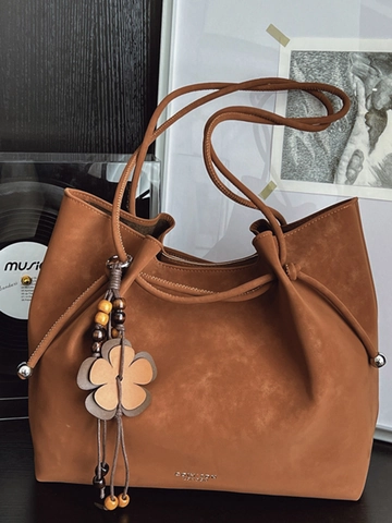 Large Capacity Suede PU Leather Tote Bag For Women Urban Minimalist Shoulder Bag With Floral Charm Versatile Daily Handbag