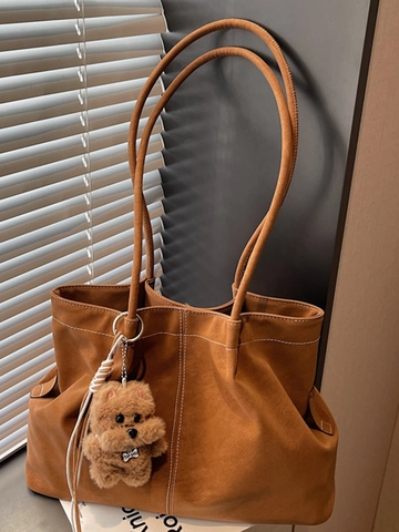Bolso Tote de PU de Gran Capacidad Para Mujer Minimalista Urbano Bolso de Hombro Con Costuras en Contraste y Colgante de Peluche