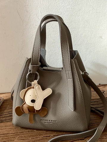 Women Retro PU Leather Litchi Grain Bucket Bag Minimalist Crossbody Shoulder Bag With Cartoon Monkey Charm Daily Tote Bag