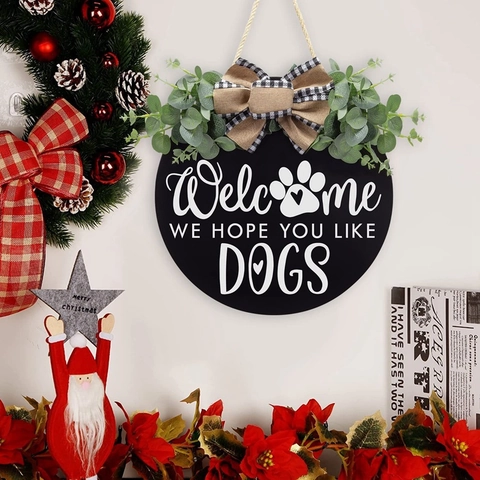 Cartel de Bienvenida Redondo de Plástico We Hope You Like Dogs Colgador de Puerta Con Hojas de Eucalipto Artificiales y Lazo Decoración