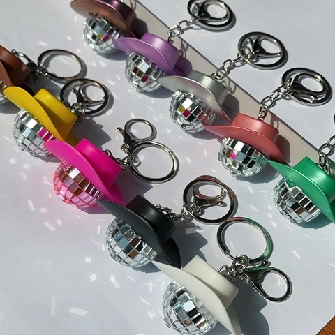 Discokugel Schlüsselanhänger Mit Mini Cowboyhut Reflektierender Spiegelball Anhänger Für Auto Schlüssel Tasche Deko Party Geschenk