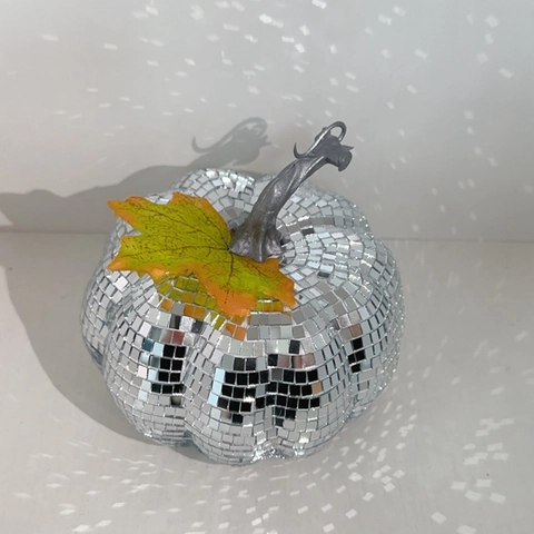 Handmade Disco Ball Mirror Pumpkin Ornament With Artificial Maple Leaf Glass Mosaic Pumpkin Halloween Party Home Decoration