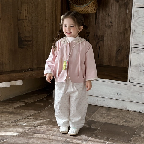 Ensemble de Vêtements de Printemps en Coton pour Bébé Fille Veste en Dentelle Haut Intérieur Et Pantalon Floral Rose Princesse Doux Vêtements Décontractés pour Tout-Petits