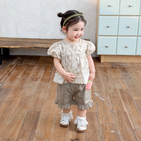Kleinkind Mädchen Sommer Baumwolle Bekleidungsset Floral Puffärmel Top Spitzenbesatz Und Rüschen Shorts Pastoral Outfit