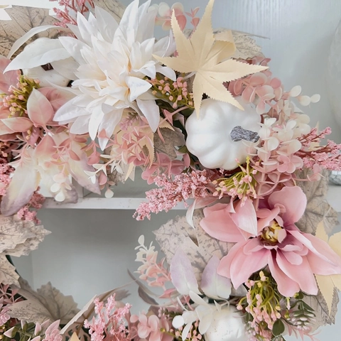 Künstlicher Kranz Mit Weißen Kürbissen Rosa Blumen Und Ahornblättern Für Hochzeit Erntedankfest Herbst Home Wand Deko