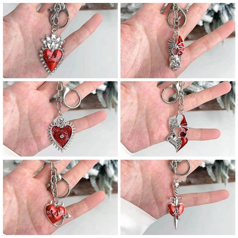 Llavero de Corazón Gótico Aleación Esmalte Rojo Colgante de Calavera y Alas para Halloween Navidad Día de San Valentín Accesorios de Bolso