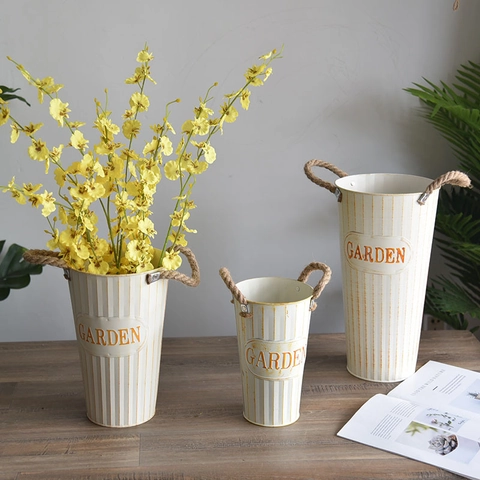 Seau à Fleurs en Métal Vintage Vase en Fer Rustique Avec Poignées en Corde de Chanvre pour Décoration de Jardin de Maison