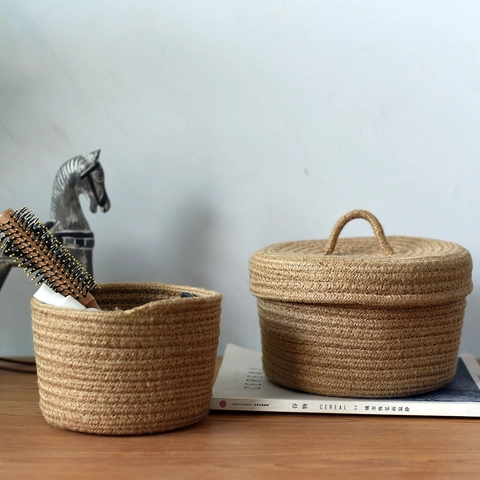 Cesto Intrecciato in Iuta Fatto a Mano Con Coperchio Organizzatore da Tavolo Decorativo per Casa Snack e Chiavi