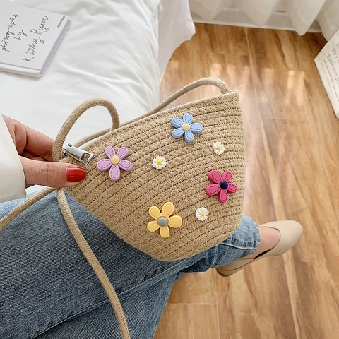 Handgefertigte Stroh-Gewebte Umhängetasche Für Damen Kleine Umhängetasche Mit 3D-Buntblumen-Dekoration Sommer-Strand-Modetasche