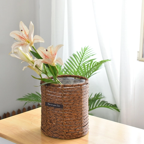 Cesto portaoggetti in rattan intrecciato a mano Coprivaso impermeabile Stile pastorale Decorazioni per la casa Fioriera da interno Cesto intrecciato decorativo con etichetta in pelle