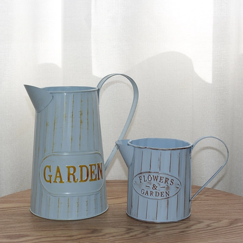 Vaso da Fiori in Metallo Ferro Retro Azzurro Invecchiato Rurale Annaffiatoio Decorazione per Casa Giardino Stampa Lettere