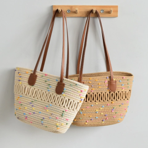 Handgemaakte Katoenen Geweven Tote Bag Voor Vrouwen Grote Capaciteit Zomer Vakantie Schoudertas Met Leren Handvat Kleurrijke Pompons Deko