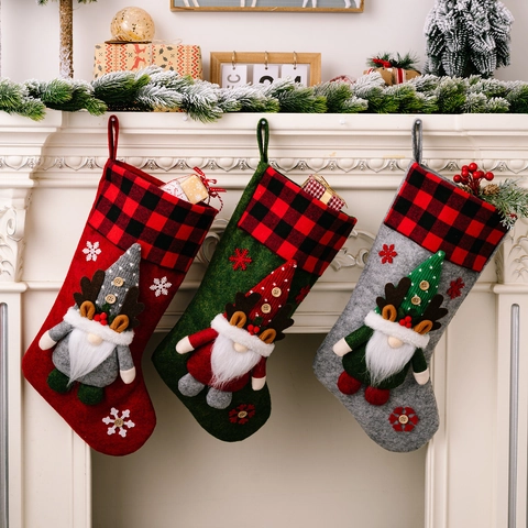 Chaussette de Noël Gnome 3D Avec Revers à Carreaux Buffalo Poupée Sans Visage Rudolph Ornement Suspendu Décoration de Fête Maison Sac Cadeau