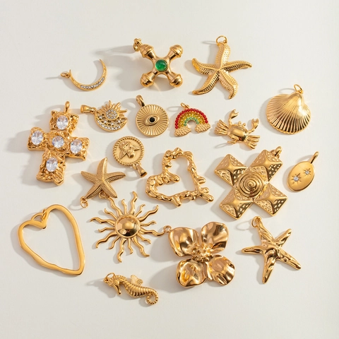 Ciondoli in Acciaio Inossidabile Placcato Oro 18K per Creazione Gioielli DIY Vintage Sole Stella Marina Croce Cuore Conchiglia Luna Zirconia Accessori