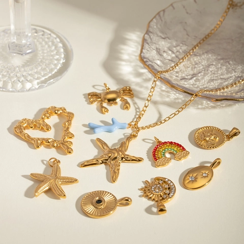 Ciondoli in Acciaio Inossidabile Placcato Oro 18K per Creazione Gioielli DIY Vintage Sole Stella Marina Croce Cuore Conchiglia Luna Zirconia Accessori