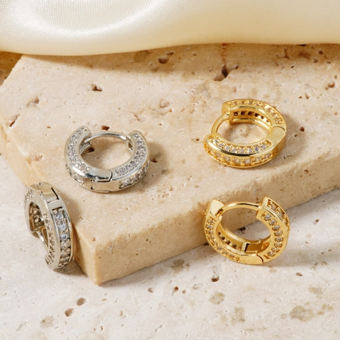 Orecchini Huggie a Cerchio Hip Hop di Lusso in Rame con Zirconia Placcati Oro Argento Geometrici Micro Intarsio Gioielli