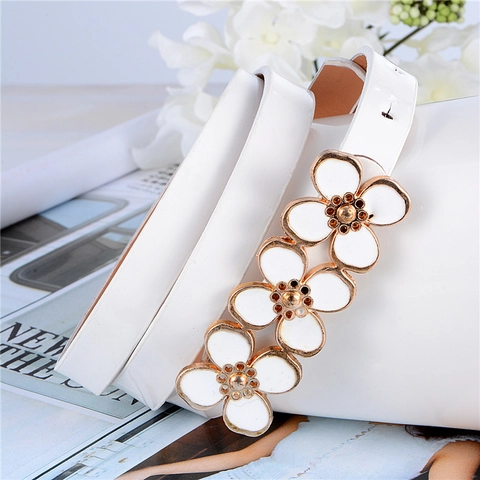 Ceinture Fine en Cuir PU à Boucle Métallique Florale Douce pour Femmes Ceinture de Taille Décorative Élégante pour Robe de Dame