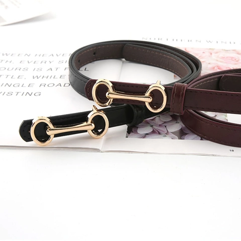 Cintura Sottile da Donna in Ecopelle Minimalista Con Fibbia in Lega d'Oro Morsetto Cintura a Pressione Decorativa Accessori Moda