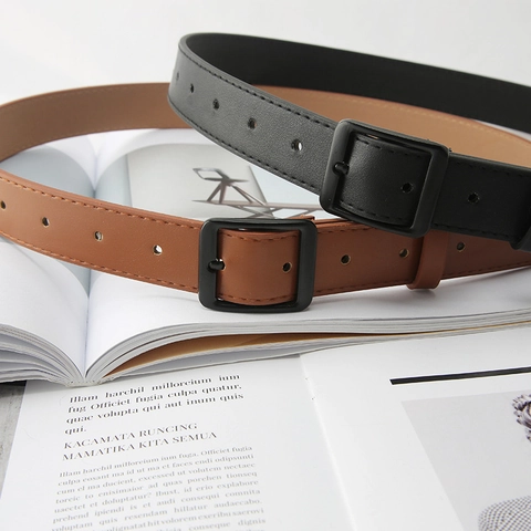 Cintura in Pelle Sintetica Vintage per Uomo e Donna Cintura Minimalista con Fibbia ad Ardiglione in Lega di Alluminio Versatile per Jeans