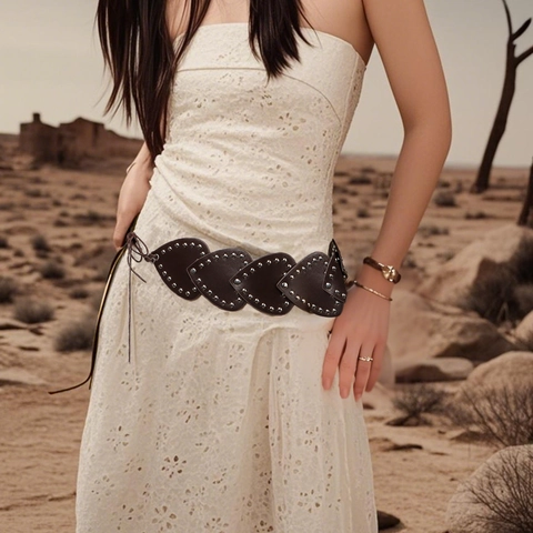 Cintura da Donna a Forma di Cuore con Borchie Rivetti Punk Y2K Stile Wasteland Cintura a Corsetto in Pelle PU Stringata per Vestito