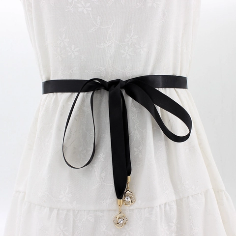 Catena a Vita in Nastro di Raso Dolce da Donna Elegante Cintura Sottile Decorativa con Fiocco e Ciondoli in Lega a Fiore