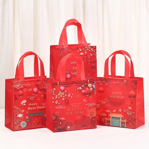 Red Non Woven New Year Gift Bag Happy New Year Year Of The Dragon Lantern Print Waterproof Laminated Handle Party Favor Bag