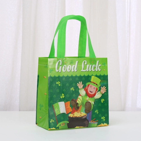 St Patrick's Day Non-woven Gift Bags Lucky Shamrocks Leprechaun Handle Party Favor Bags Good Luck Green Gift Wrap Pouches