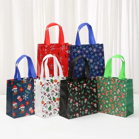 Sacchetti Regalo in Tessuto Non Tessuto Natale Halloween Teschio Gotico Cappello di Babbo Natale Omino di Pan di Zenzero Stampato Borse da Festa Impermeabili