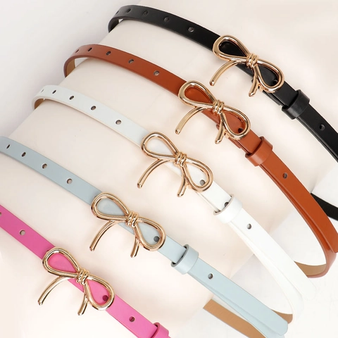 Dames Mode Dunne Kunstleer Riem Met Gouden Legering Strikdecoratie Gesp Verstelbare Skinny Taille Riem Voor Jurken Rokken Zoet Accessoire