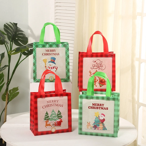 Christmas Non-Woven Gift Bags Merry Christmas Pattern Reusable Portable Handbags For Festive Party Supplies Gift Wrapping
