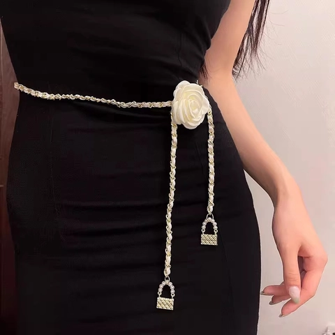Elegant Camellia Flower Waist Chain Belt For Women Faux Leather Alloy Interwoven Chain With Artificial Pearl Mini Bag Pendant Vintage Decorative Belt