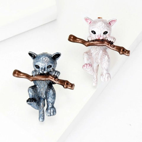 Lindo Broche De Gato Trepador En Rama Aleación Esmalte Gota Animal Alfiler De Solapa Para Mujeres Hombres Joyería De Moda Regalo