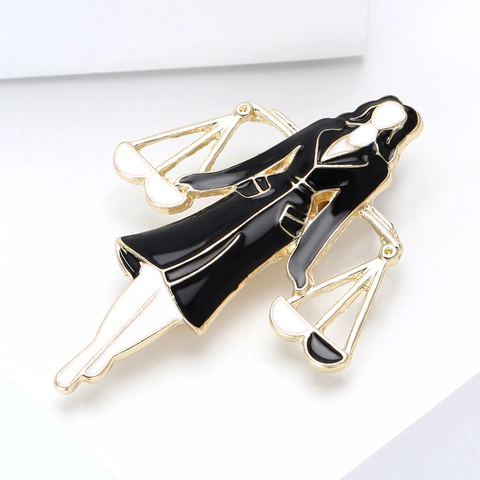Creative Lawyer Professional Figure Enamel Brooch Gold Plated Alloy Scale Justice Pin For Suit Collar Jewelry Gift