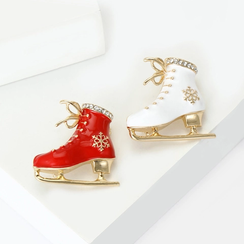 Vintage Christmas Ice Skate Brooch Gold Plated Alloy Enamel Snowflake Rhinestone Corsage Pin For Women Festive Winter Gift
