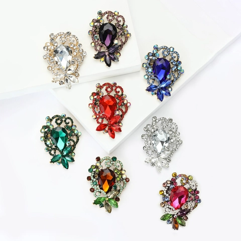 Vintage Luxe Legering Strass Bloem Brosche Voor Vrouwen High End Kristal Waterdruppel Pin Voor Pak Jas Mode Sieraden
