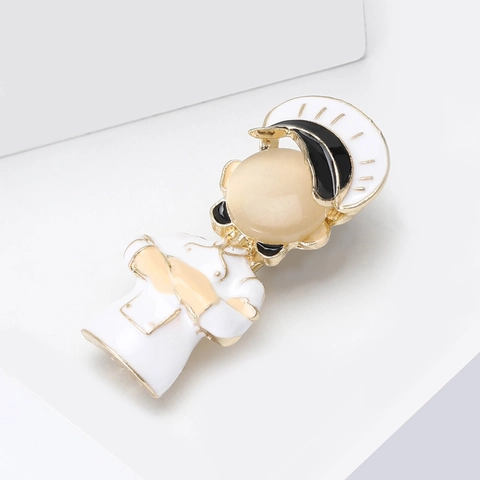 Creative Personalized Professional Chef Model Figure Brooch For Suits Alloy Enamel Cat's Eye Stone Cartoon Badge Pin
