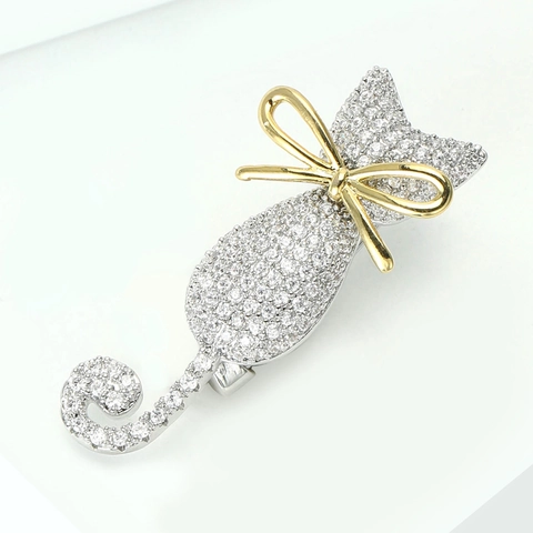 Exquisite Fashion Cat Brooch With Golden Bowknot Copper Rhinestone Pave Animal Shape Pin For Women Clothing Decoration
