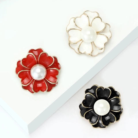 Elegant Alloy Camellia Flower Brooch With Artificial Pearl Heart Shaped Petal Enamel Pin For Women Fashion Jewelry Accessory