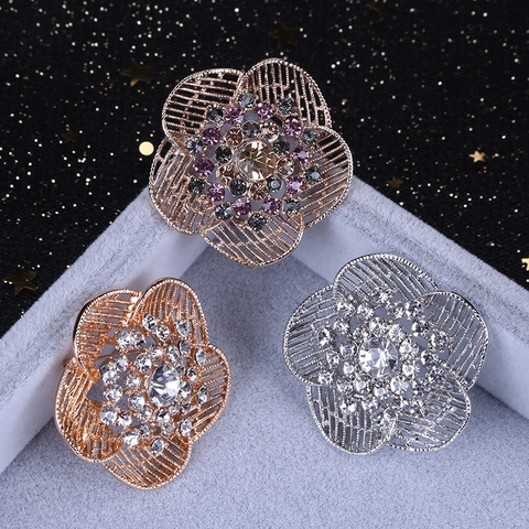 Vintage Hollow Alloy Rose Flower Brooch For Women Elegant Rhinestone Inlaid Dress Suit Accessory Lapel Pin Jewelry Gift