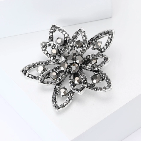 Vintage Alloy Rhinestone Flower Brooch Luxurious Floral Corsage Pin For Women Suit Sweater Accessories Jewelry Gift