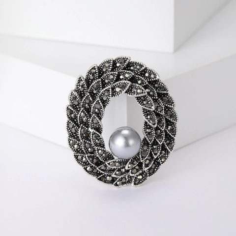 Vintage Alloy Flower Brooch For Women With Shimmering Rhinestone And Artificial Pearl Gun Black Floral Corsage Pin Accessories