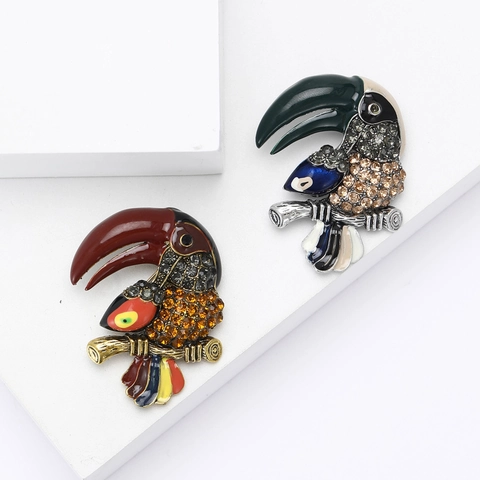 Spilla Vintage in Lega a Forma di Pappagallo Tucano per Uomo Donna Spilla a Forma di Uccello in Smalto e Strass Decorazione Gioielli