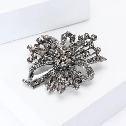 Spilla a Fiore in Lega Vintage Gun Black Con Strass Completi Elegante Spilla per Corsage Donna Accessori per Cappotto Gioielli Regalo