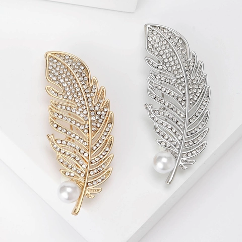 Spilla in Lega Vintage a Forma di Piuma per Donna con Strass Lucidi e Perla Artificiale Oro Argento Opaco Accessori Gioielli