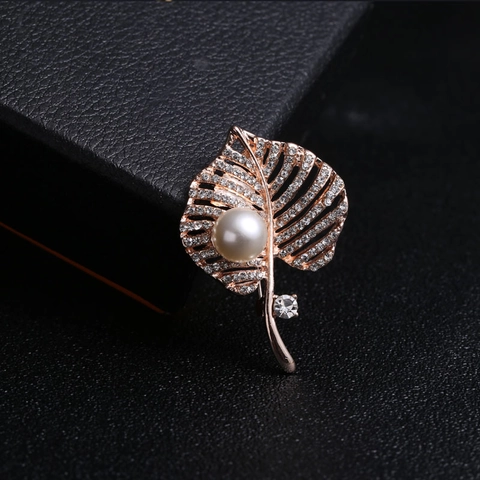 Eleganter Legierung Blatt Brosche Mit Künstliche Perle Strass Eingelegt Mode Damen Anzug Mantel Brustnadel Schmuck