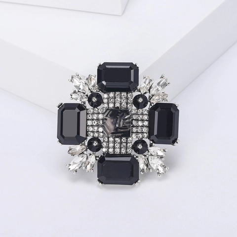 Vintage Luxury Alloy Glass Rhinestone Cross Brooch With Faux Artificial Pearl Elegant Geometric Brooch Pins For Women Coat Shawl Jewelry