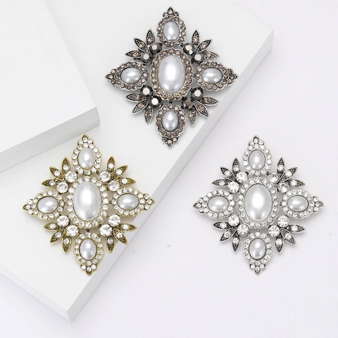 Vintage Baroque Alloy Artificial Pearl Rhinestone Brooch Pins For Women High Grade Floral Corsage Jewelry Accessories